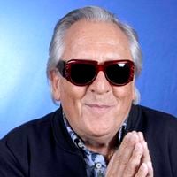 Dans l'appartement parisien de Gilbert Montagné, un objet inattendu acheté aux enchères : il a appartenu à un autre grand nom