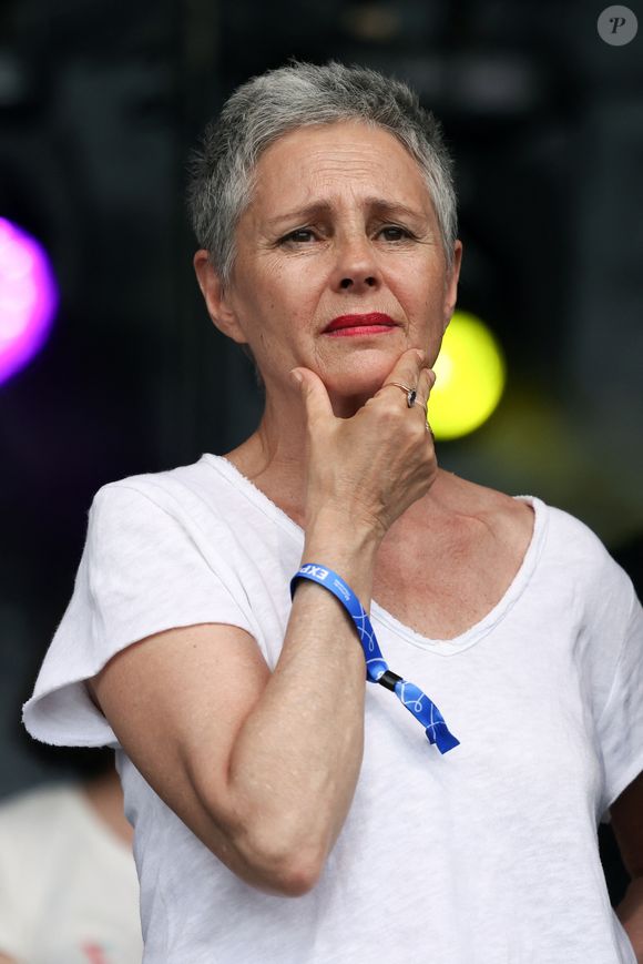 Un procès auquel a assisté Anouk Grinberg

L'actrice française Anouk Grinberg lors d'un rassemblement de protestation contre le parti d'extrême droite français, le Rassemblement national (RN), lancé à l'initiative d'organisations de médias indépendants et co-organisé par des syndicats et des associations de la société civile, place de la République, Paris, France, le 27 juin 2024. © Stéphane Lemouton / Bestimage