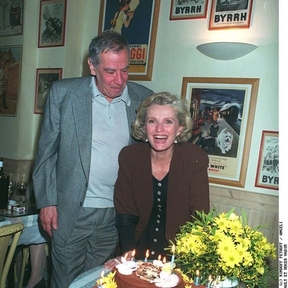 Marie-Christine Barrault et Roger Vadim pour la generale du "Bonheur des Autres" devant gateau d'anniversaire "plein pied". Bertrand Rindoff Petroff / Bestimage