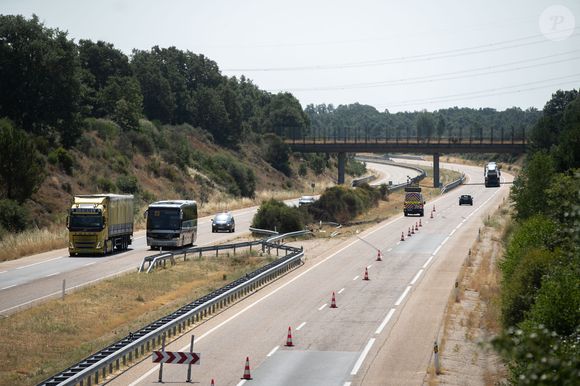 Le véhicule de l'International portugais a effectué une sortie de route ce jeudi 3 juillet 2025 vers 00h30

Les lieux de l'accident où Diogo Jota et son frère André Silva ont perdu la vie sur l'A-52, près de Cernadilla (Espagne), le 3 juillet 2025. 
© Emilio Fraile / Europa Press / Bestimage