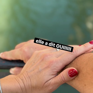 Et elle "a dit oui" comme l'a fièrement annoncé Cauet dans un post Instagram publié ce dimanche 14 septembre 2025

Sébastien Cauet a demandé la main de Nathalie Dartois, "elle a dit oui"