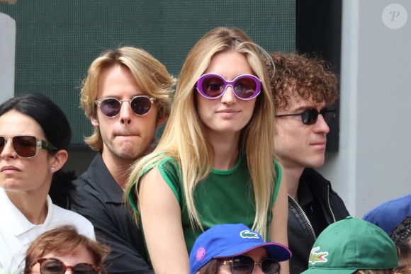 Dorian Lauduique Lux 'Ofenbach' avec sa femme Diane Teppaz dans les tribunes lors des Internationaux de France 2025 à Roland Garros le 02 juin 2025 à Paris, France. Photo de Nasser Berzane/ABACAPRESS.COM