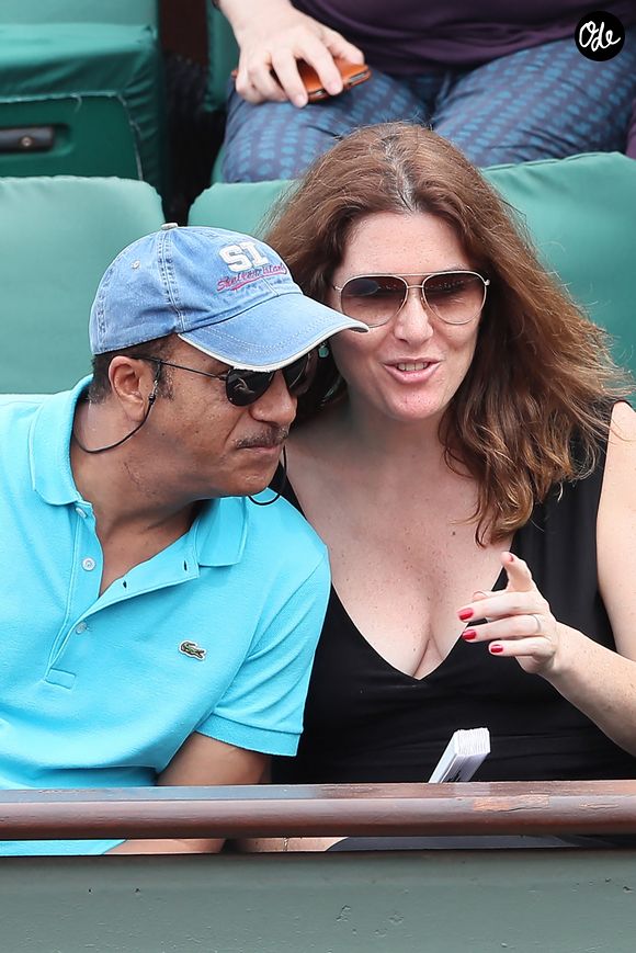 Pascal Legitimus et sa femme Adriana Santini en tribune lors des internationaux de tennis de Roland Garros le 28 mai 2018. © Dominique Jacovides / Cyril Moreau / Bestimage