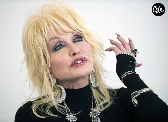"Dolly a vécu dans la lumière et repose désormais dans les bras de Jésus", a-t-il notamment déclaré

Dolly Parton qui a écrit la musique du film "Dumplin" pose lors du photocall à l'hôtel Four Seasons à Beverly Hills, Los Angeles, Californie, Etats-Unis, le 22 novembre 2018.  
Crédit : IBL / Bestimage