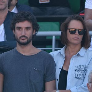 Laure Manaudou et Jérémy Frérot dans les tribunes lors de la finale des Internationaux de tennis de Roland-Garros à Paris, le 7 juin 2015.