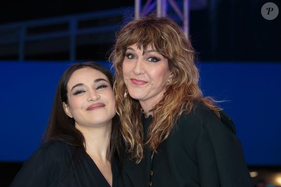 Présentatrice de la cérémonie, Daphné Bürki a pu compter sur de nombreux prestigieux invités lors de cet événement organisé ce 21 mars 2025.

Daphne Burki et Camelia Jordana - Cérémonie d'ouverture du festival Series Mania à Lille le 21 mars 2025. Stéphane Vansteenkiste/Bestimage