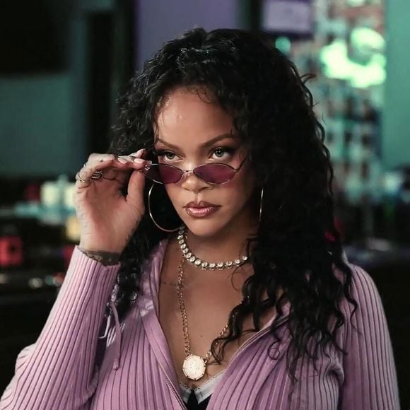 Reine incontestée de la pop et de la mode, Rihanna a su faire évoluer son style sans jamais dénaturer son identité.

Rihanna sort sa nouvelle campagne "Fenty Skin".

© Bestimage