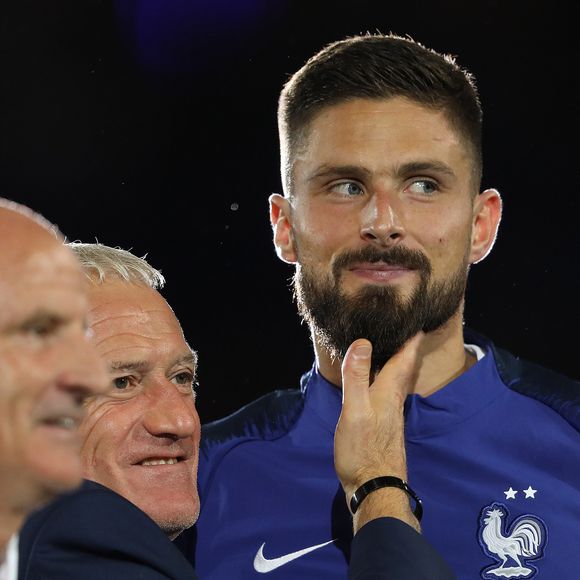 Si cette séquence a fait du bruit, un autre événement marquant attend les supporters des Bleus ce dimanche : l’hommage à Olivier Giroud.

Le sélectionneur de l'équipe de France Didier Deschamps et Olivier Giroud au Stade de France, à Saint-Denis, Seine Saint-Denis, le 9 septembre 2018. © Cyril Moreau/Bestimage