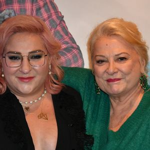Marilou Berry et sa mère Josiane Balasko lors de l'avant-première du film "Mes très chers enfants" au cinéma UGC Bercy à Paris le 13 décembre 2021.

© Veeren / Bestimage