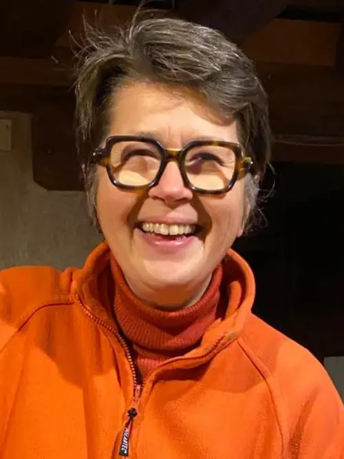 Après son départ de France Inter, Carine Bécard voit son salaire divisé par quatre : "Je n'ai plus les mêmes besoins"