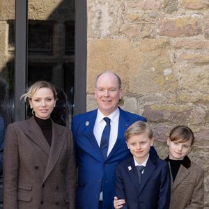 Le père de Gabriella et Jacques saluait la mémoire de Joséphine Baker

La princesse Charlène de Monaco, le prince Albert II de Monaco, la princesse Gabriella de Monaco et le prince Jacques de Monaco posent avec la famille Jouon des Longrais, propriétaire du château, lors de leur visite au château de Fort-la-Latte, le 9 avril 2025 en Bretagne, Photo Olivier Huitel/POOL/ABACAPRESS.COM