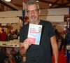 Le célèbre médecin du PAF a dédramatisé la situation devant les convives et a expliqué avoir une prothèse du genou
Michel Cymès, à la Halle Georges Brassens de Brive-la-Gaillarde pour la Foire du Livre de Brive , le 9 novembre 2024. © Jean-Marc Lhomer / Bestimage