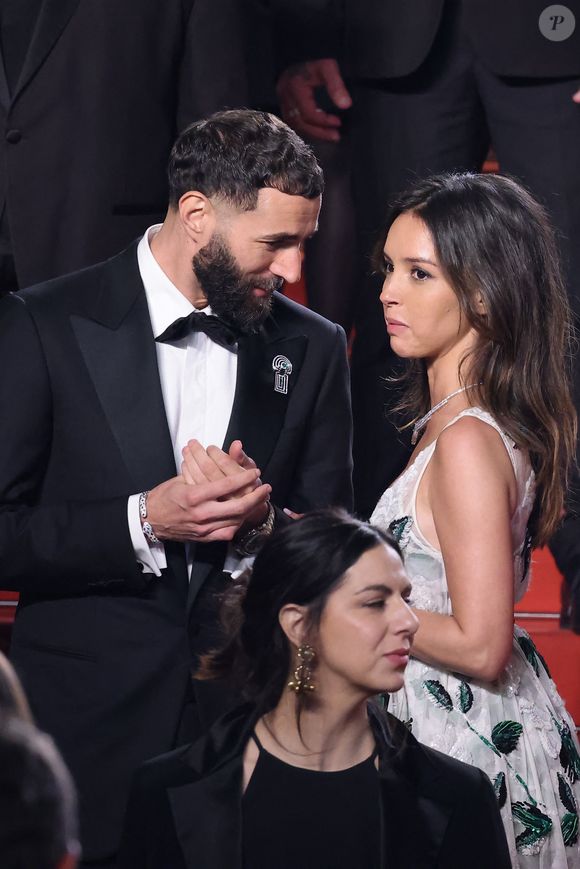Pourtant, l'actrice n'est pas franchement allée dans le sens de Karim Benzema. 

Karim Benzema et sa compagne Lyna Khoudri à la descente des marches du film " 13 jours 13 nuits " lors du 78ème Festival International du Film de Cannes. Le 23 mai 2025
© Jacovides-Moreau / Bestimage