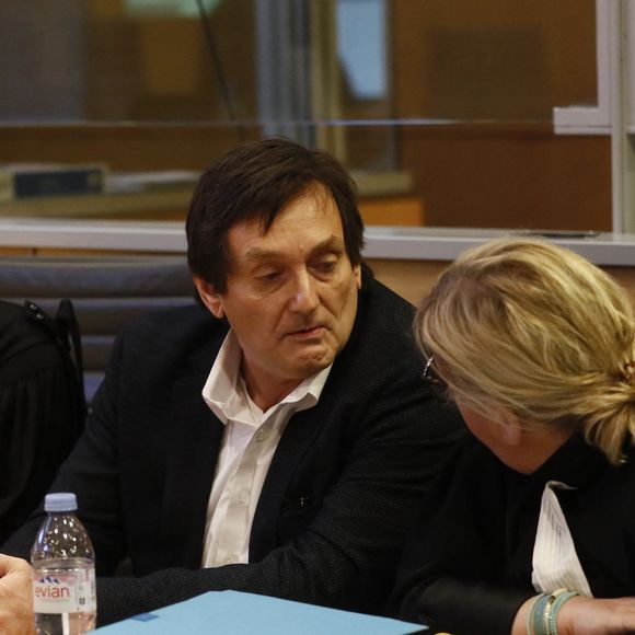 Pierre Palmade au tribunal de Melun avec ses avocats Me Alain Barsikian et Me Céline Lasek  pour son procès pour blessures involontaires à la suite d'un accident de la route en février 2023 dans lequel sa voiture a percuté un autre véhicule à Melun. Le 20 novembre 2024. © Christophe Clovis / Bestimage