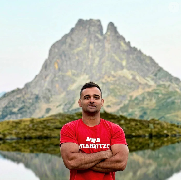 Il s'agit de Brice, vu en 2019 dans "Koh-Lanta, La Guerre des chefs".

Brice, ancien aventurier de "Koh-Lanta"