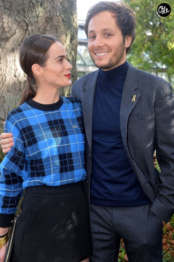 En partageant la vie de la célèbre violoncelliste Catherine Robert, il est devenu le beau-père de la petite fille de cette dernière, issue d'une précédente union.

Vianney Bureau (Vianney), sa compagne Catherine Robert - People au défilé Lacoste Collection Prêt-à-Porter Printemps/Eté 2020 lors de la Fashion Week de Paris, le 1er octobre 2019. © Veeren Ramsamy-Christophe Clovis/Bestimage
