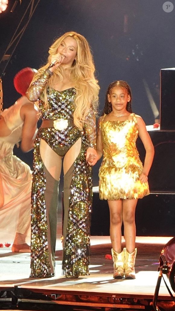 Beyonce Knowles en concert à Los Angeles dans le cadre de sa tournée "Cowboy Carter". Beyonce a fait monter sur scène ses filles Blue Ivy et Rumi Carter. Backgrid USA / Bestimage