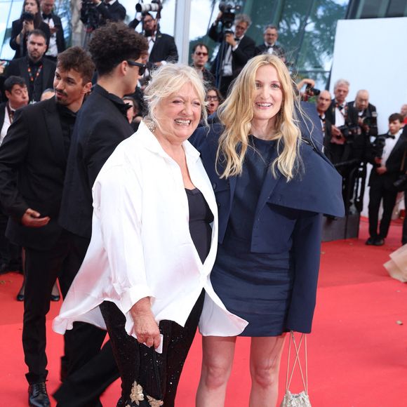 Charlotte de Turckheim et Julia Piaton assistent au tapis rouge de "La Venue De L'avenir" (Colours Of Time) lors du 78ème Festival de Cannes au Palais des Festivals le 22 mai 2025 à Cannes, France. Photo by Jerome Domine/ABACAPRESS.COM