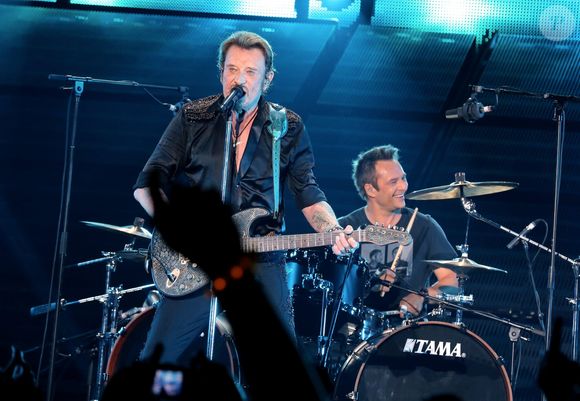 Exclusif - David Hallyday - Johnny Hallyday en duo pour son 2eme concert de la tournee "Born Rocker Tour" au POPB de Bercy a Paris. Le 15 juin 2013 (Borde-Corlouer-Jacovides-Moreau / Bestimage).