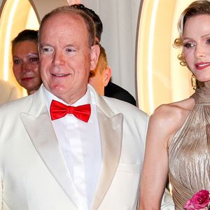 Le prince Albert II de Monaco et la princesse Charlene de Monaco lors du 77ème Gala de la Croix-Rouge, salle des Etoiles, à Monaco, le 18 juillet 2026.

© Claudia Albuquerque/Bestimage