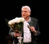 Exclusif - Enrico Macias reçoit un bouquet de roses blanches avec la salle qui lui chante « Happy Birthday » - 86ème anniversaire de Enrico Macias avec son public au Théâtre Dejazet à Paris. Le 11 décembre 2024
© Bertrand Rindoff / Bestimage