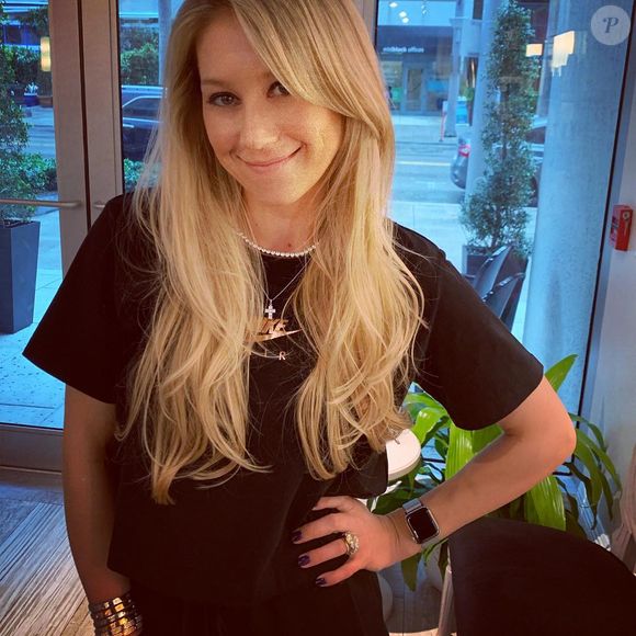 Ces précautions sont d'autant plus compréhensibles après un incident de 2005, où Anna Kournikova a dû faire face à un harceleur...

Instagram @annakournikova
