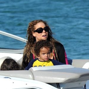 Mariah Carey est mère célibataire depuis 2014, année de son divorce avec Nick Cannon.

Please hide the children’s faces prior to the publication - Mariah Carey is seen at the beach with her twins Moroccan and Monroe on June 22, 2015 in Sardinia, Italy. Photo by Olycom/ABACAPRESS.COM