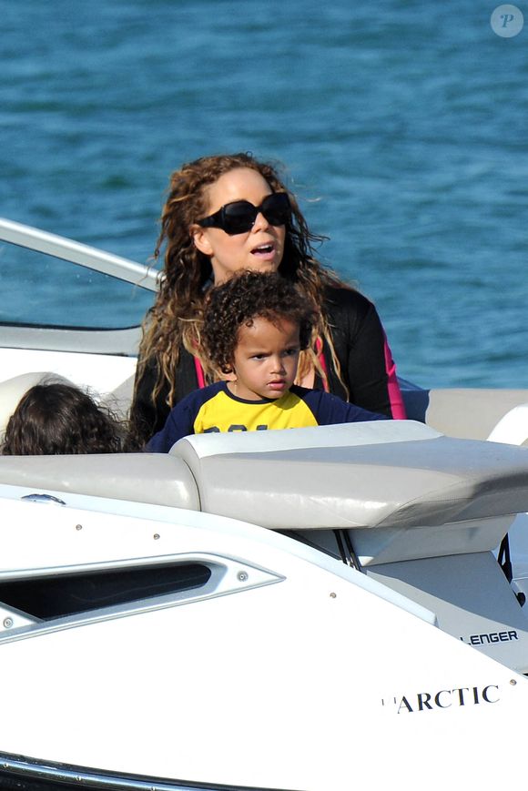 Mariah Carey est mère célibataire depuis 2014, année de son divorce avec Nick Cannon.

Please hide the children’s faces prior to the publication - Mariah Carey is seen at the beach with her twins Moroccan and Monroe on June 22, 2015 in Sardinia, Italy. Photo by Olycom/ABACAPRESS.COM