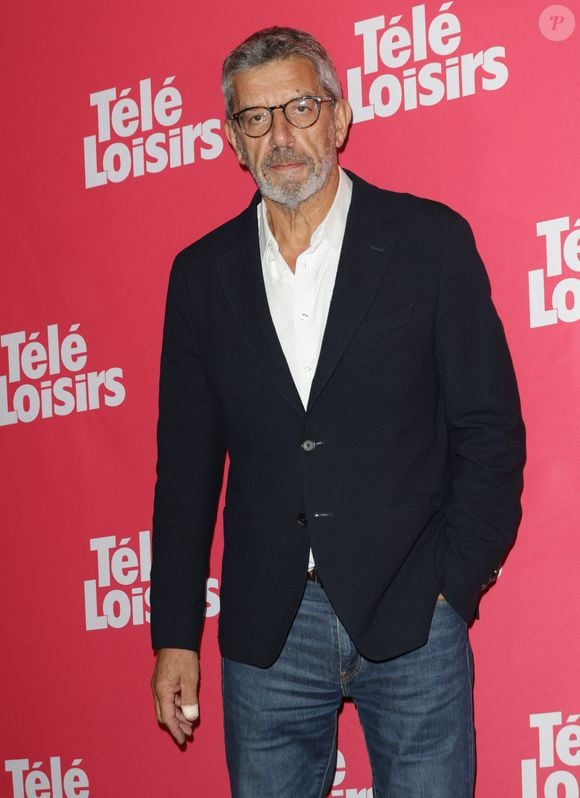 Michel Cymes - Photocall de la soirée "Télé Loisirs Awards 2024" aux Jardins du Pont-Neuf à Paris le 23 septembre 2024.  Ce sont de toutes nouvelles récompenses : les Télé-Loisirs Awards. Elles sont vouées à devenir annuelles. Pour les attribuer, le magazine a commandé une enquête de l'institut CSA à la mi-août auprès d'un millier de personne. © Coadic Guirec/Bestimage