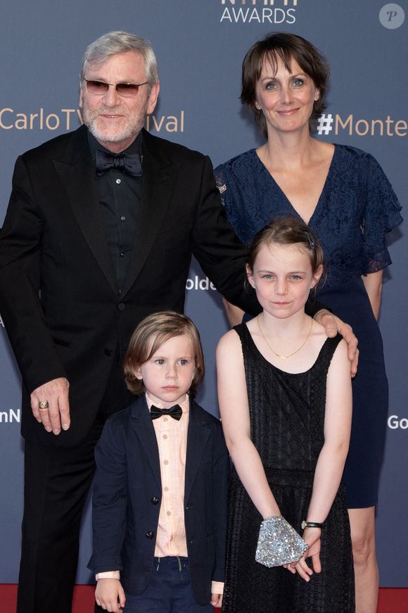 Tchéky Karyo partageait la vie de son épouse depuis de nombreuses années.

Tcheky Karyo avec sa compagne Valérie Keruzore et leurs enfants assistent à la cérémonie de clôture du 60ème Festival de Télévision de Monte-Carlo le 22 juin 2021 à Monte-Carlo, Monaco. Photo par David Niviere / ABACAPRESS.COM