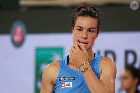 "J’étais tendue, j’ai mis du temps à entrer dans le match", a-t-elle confié en conférence de presse d’après-match...

Demi-finale opposant C.Gauff à Loïs Boisson lors des internationaux de France de Tennis de Roland Garros 2025 (Jour 12), à Paris, France, le 5 juin 2025. © Michtof/PsnewZ/Bestimage
