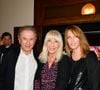 L'animateur phare de la télévision l'avait officiellement adoptée alors qu'elle fêtait ses trente ans.

Michel Drucker avec sa femme Dany Saval et sa belle-fille Stéphanie (Stéfanie) Jarre - Inauguration du théâtre de la Tour Eiffel à Paris le 16 octobre 2017. © Coadic Guirec/Bestimage