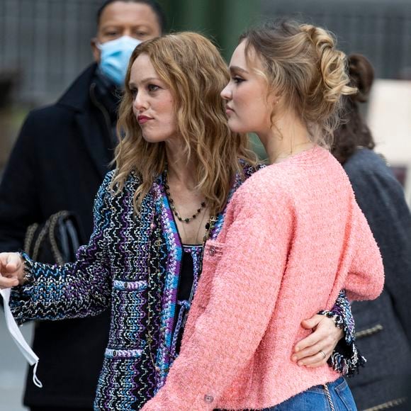 Vanessa Paradis et sa fille Lily Rose Depp - Photocall du défilé de mode prêt-à-porter printemps-été 2021 "Chanel" au Grand Palais à Paris. Le 6 octobre 2020
© Olivier Borde / Bestimage