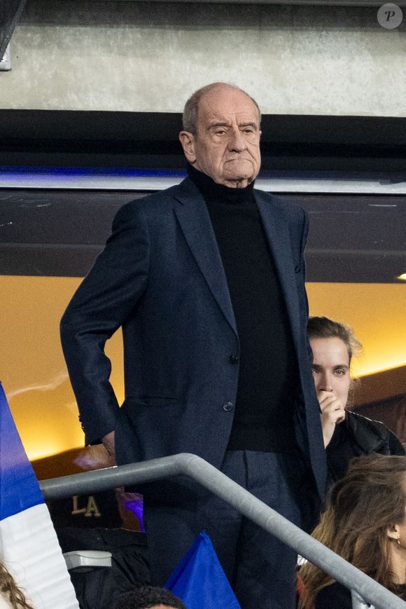 Pierre Lescure - Célébrités dans les tribunes du quart de finale de la Ligue des Nations de l'UEFA 2025 "France - Croatie (2-0 / tab 5-4)" au Stade de France à Saint-Denis le 23 mars 2025. © Cyril Moreau/Bestimage
