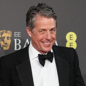 Hugh Grant assiste à la cérémonie des EE BAFTA Film Awards 2024 au Royal Festival Hall, à Londres, le 18 février 2024.