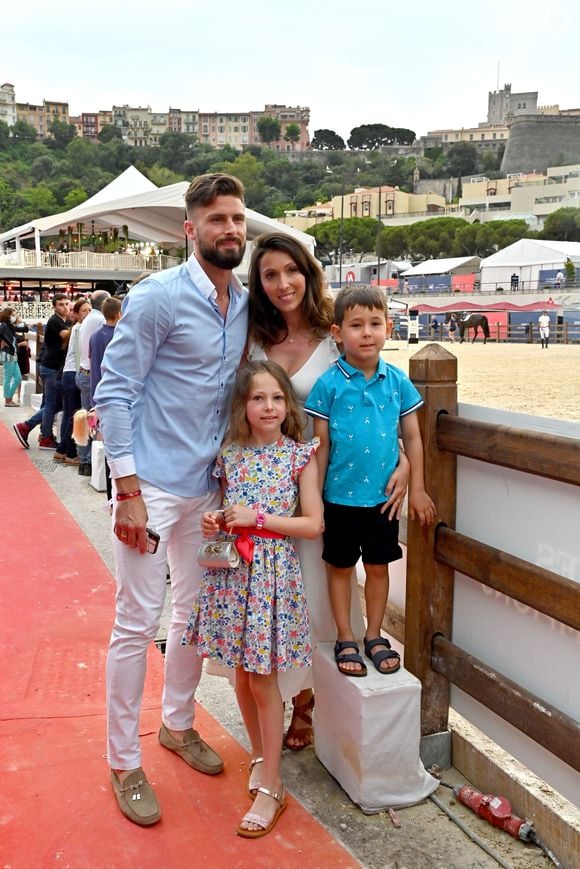 “Happy 12th birthday ma poupée d’amour. Si fier de ta force ma petite fille et de la manière dont tu t’occupes de tes frères et sœurs”, écrit Olivier Giroud

Olivier Giroud en famille avec sa femme Jennifer et leurs deux enfants, Jade et Evan, assistent à la remise du prix du Prince Souverain lors de la dernière journée de la 15ème édition du Longines Global Champions Tour Jumping International de Monaco, qui a lieu sur le port Hercule à Monaco.  Monaco, le 3 juillet 2021.
© Bruno Bébert/Bestimage