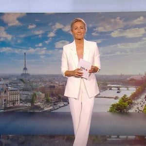 Dernier J.T de Anne-Sophie Lapix sur France 2 le 26 Avril 2025.
© Capture d'ecran France TV via Bestimage