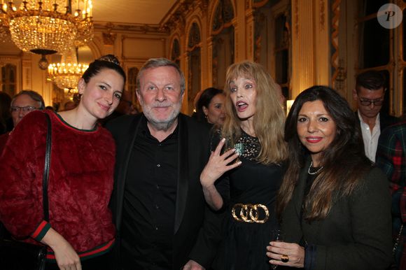 Arielle Dombasle, guest - Arielle Dombasle est élevée au rang d'Officière de l'ordre des Arts et Lettres au Ministère de la Culture à Paris le 08 Décembre 2025.

© Philippe Baldini / Bestimage
