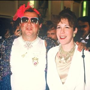 Archives - Coluche avec Véronique Colucci au Festival International du film de Cannes.
ANGELI-RINDOFF / BESTIMAGE