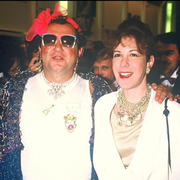 Archives - Coluche avec Véronique Colucci au Festival International du film de Cannes.
ANGELI-RINDOFF / BESTIMAGE