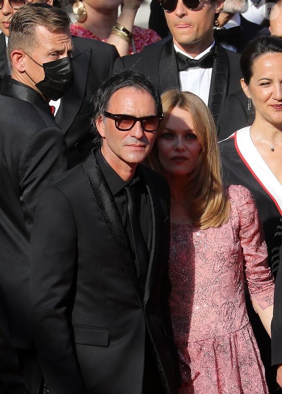 Vanessa Paradis,  Samuel Benchetrit (réalisateur) - Montée des marches du film « De son vivant » lors du 74ème Festival International du Film de Cannes. Le 10 juillet 2021
© Borde-Jacovides-Moreau / Bestimage