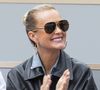 "Elle a déjà proposé à Serge de l'y accompagner", glisse une source au magazine Public.

Laeticia Hallyday dans les tribunes lors des Internationaux de France de Tennis de Roland Garros 2025, à Paris, France, le 26 mai 2025. © Jacovides-Moreau/Bestimage