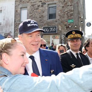 Le prince Albert II de Monaco, et François de Keréver, préfet des Côtes-d'Armor, lors d'une visite à Matignon le 9 avril 2025. © Dominique Jacovides / Bestimage