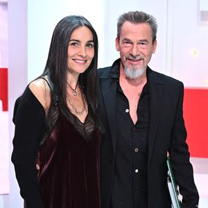 "j’y suis allé contre vents et marées. Ma femme me répétait souvent : 'Mais tu n’as pas assez de choses !", confie-t-il.

Exclusif - Florent Pagny et son épouse Azucena - Enregistrement de l'émisssion Vivement dimanche au studio Gabriel, presentée par Michel Drucker . Diffusion sur France 2 le 21 Novembre 2021 . © Guillaume Gaffiot / Bestimage