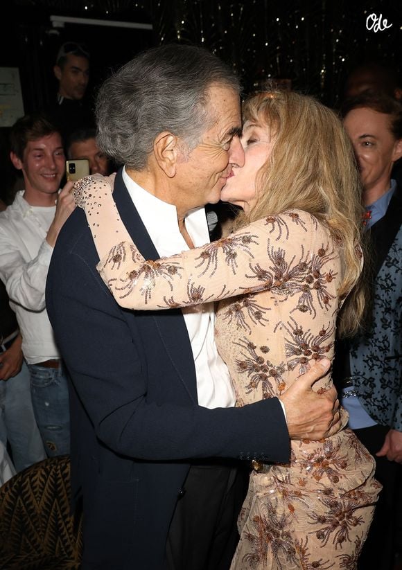 Mariés depuis plus de trente ans, les deux amants continuent de vivre leur passion au quotidien.

Exclusif - Bernard-Henri Levy avec sa femme Arielle Dombasle - Arielle Dombasle en showcase pour la promotion du lancement de l'album "Iconics" au Bœuf sur le Toit à Paris le 15 mai 2024. 

© Coadic Guirec/Bestimage