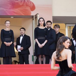 Antoine Dupont et  Iris Mittenaere - Antoine Dupont et Iris Mittenaere se retrouvent sur les marches  du film « Dossier 137 » lors du 78ème Festival International du Film de Cannes le 15 mai 2025.

© Jacovides / Moreau / Bestimage