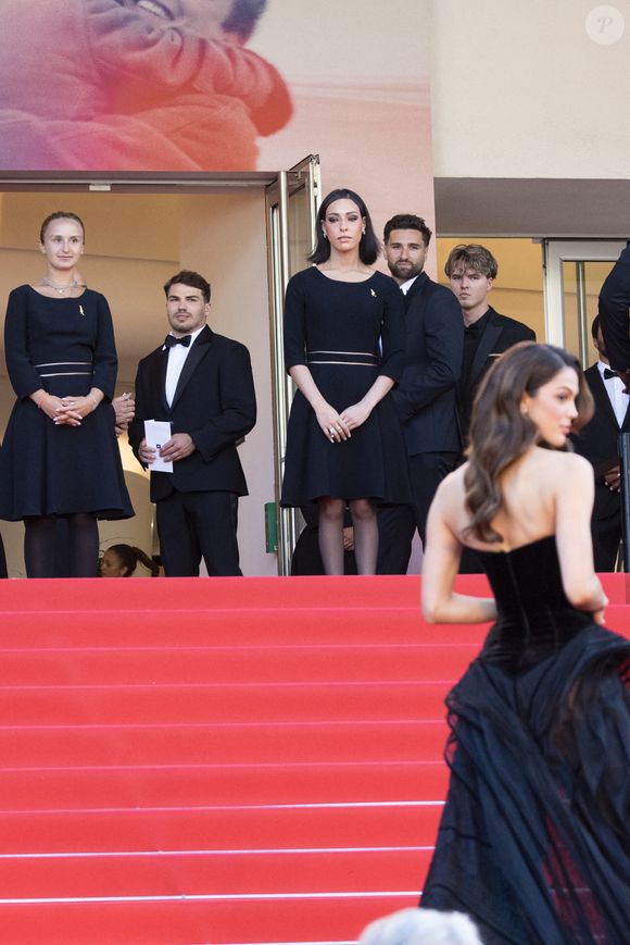 Antoine Dupont et  Iris Mittenaere - Antoine Dupont et Iris Mittenaere se retrouvent sur les marches  du film « Dossier 137 » lors du 78ème Festival International du Film de Cannes le 15 mai 2025.

© Jacovides / Moreau / Bestimage