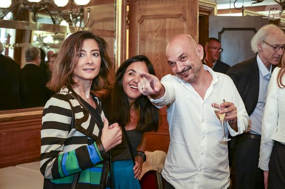 Exclusif - Richard Malka a reçu le Prix de La Revue des Deux Mondes 2025 des mains de Aurélie Julia et de Marc Ladreit de Lacharrière,  en présence de Luce Perrot, Valérie Toranian, Franz-Olivier Giesbert, Emmanuel Chain, Emmanuel Kasarhérou, et de nombreux invités au Bistrot de Paris. Paris, France, le 03 juin 2025. © Jack Tribeca / Bestimage