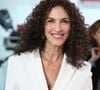 Après une ostéodensitométrie osseuse, elle a appris qu’elle souffrait d’ostéopénie sévère.

 Linda Hardy - Enregistrement de l'émission Vivement dimanche au studio Rive gauche , presentée par Michel Drucker . Diffusion sur France 3 le 30 novembre 2025. © Guillaume Gaffiot / Bestimage