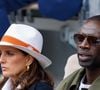 Les produits sont présentés comme halal, vegan et bio.

Omar Sy et sa femme Hélène en tribunes lors des Internationaux de France de Tennis de Roland Garros 2025, à Paris, France, le 7 juin 2025. © Cyril Moreau/Bestimage